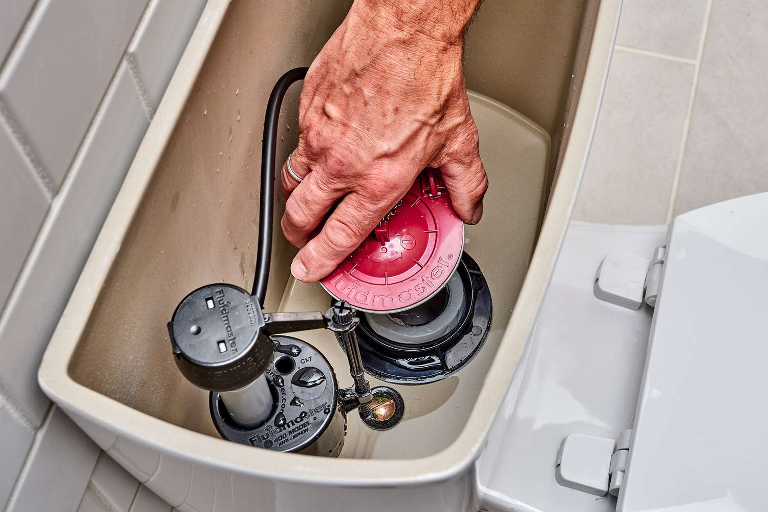 Toilet Leak Repair in Reading, Bracknell and surrounding areas – Cistern to Bowl Water Fix | Fast & Reliable